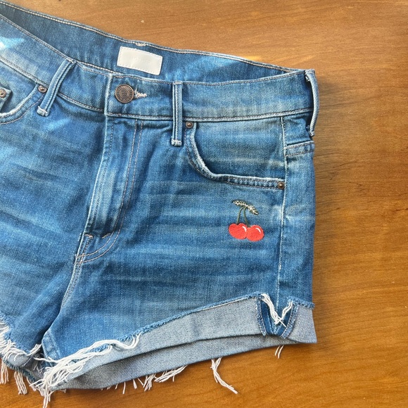 MOTHER Denim Rascal Cherry Short - Picture 3 of 6